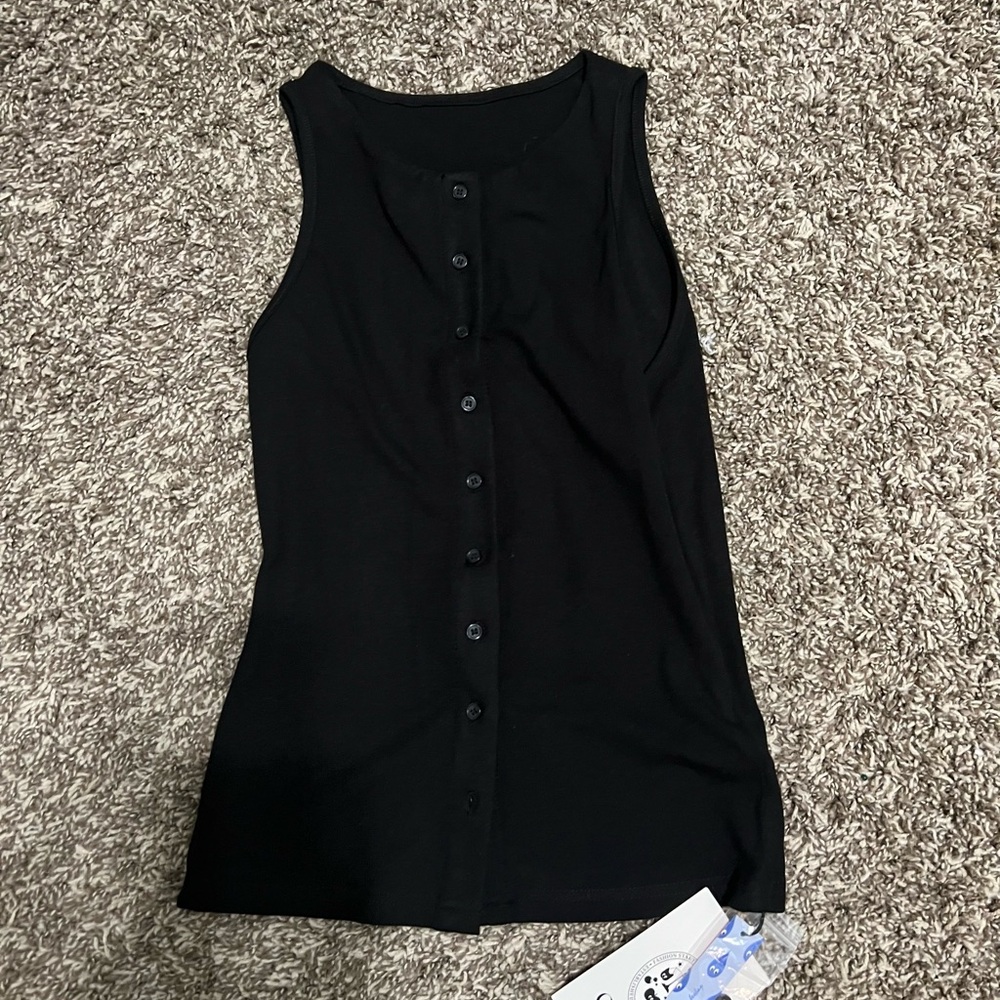 Cider Black Sleeveless Button-Front Tank Top